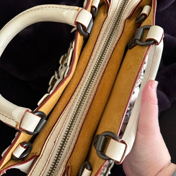 COACH Rogue 25 in Glovetanned Pebbled Leather with Wild Tea Rose Chalk - Picture 9 of 15